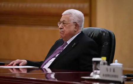 محمود عباس يوجه رسالة لحماس بشأن صفقة تبادل الأسرى محمود عباس يوجه رسالة لحماس بشأن صفقة تبادل الأسرى