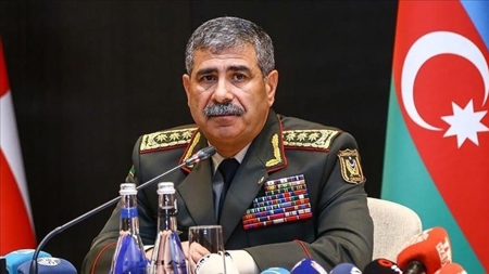 وزير الدفاع الأذربيجاني يجري اتصالاً هاتفياً مع نظيره التركي ويطلعه على "عملية قره باغ"