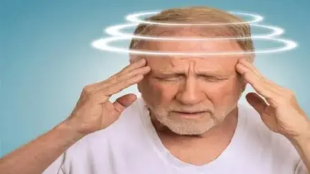 لماذا نشعر بالدوار عند النهوض فجأة؟.. أخصائية أعصاب توضح الأسباب