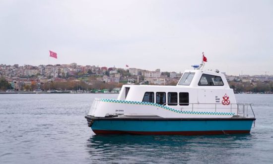  اصطدام عبارة بحرية تابعة لبلدية إسطنبول بالرصيف البحري