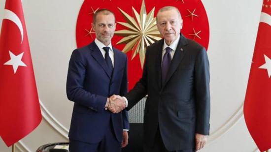 أردوغان يستقبل رئيس الإتحاد الأوروبي لكرة القدم