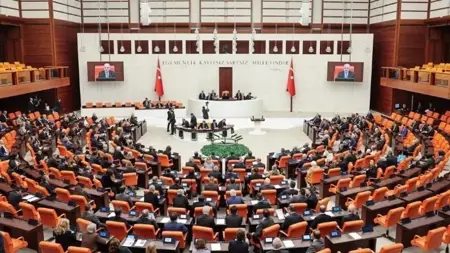 البرلمان التركي يقرّ 6 مواد تشمل تنظيمات للأطفال المنساقين للجريمة وحظر بيع السكاكين للقاصرين
