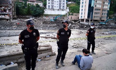 آفاد التركية: ارتفاع عدد وفيات الفيضانات إلى 72