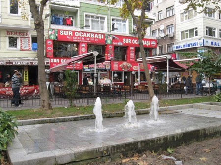 أين يقع سوق النساء في إسطنبول ؟