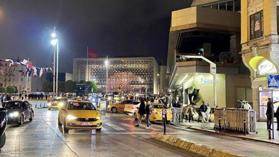 إسطنبول.. فتح ميدان تقسيم ومحيطه أمام حركة مرور السيارات