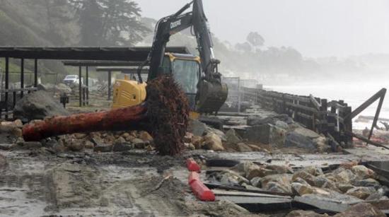 كاليفورنيا معرضة لخطر "فيضانات كارثية" في هذا الوقت