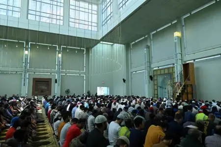 للمرة الأولى في نيويورك.. السماح برفع الآذان بحرية عبر مكبرات الصوت