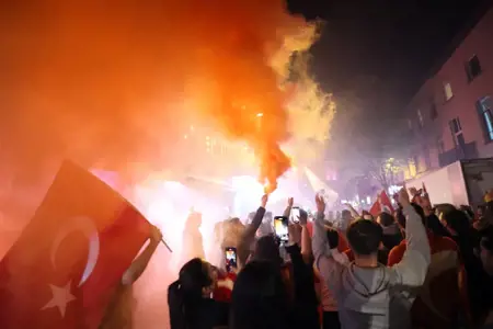  الإثارة الانتخابية في تركيا  تنعكس على شوارع باكو وبروكسل