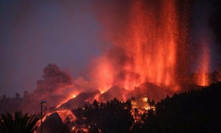 تحذيرات من وصول غازات  بركان "لا بالما" السّامة إلى مصر