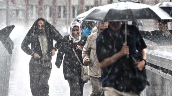 توقعات بهطول أمطار على مناطق الداخلية والغربية من تركيا