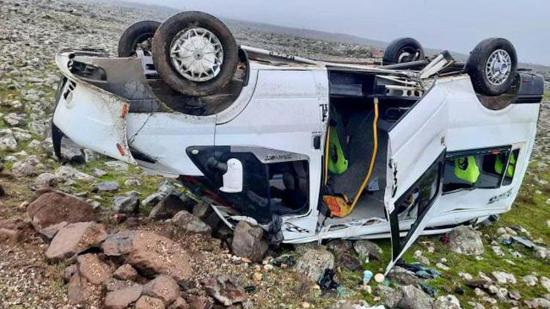 إصابة 14 طالبا جراء انقلاب حافلة طلابية في كهرمان مرعش رأسا على عقب