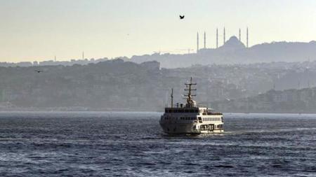 الطقس يشل حركة النقل البحري في مدينة إسطنبول