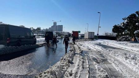 محافظ إسطنبول يحذر: سيسحب المسؤولون  المركبات المتوقفة