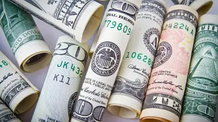 العالم يدخل عصر الفائدة المرتفعة: عوائد السندات في قمم متعددة السنوات وفاتورة الدين تتضخم