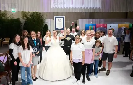 طاهية سويسرية تدخل موسوعة غينيس بفستان زفاف قابل للارتداء والأكل