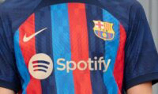 الكشف عن قميص برشلونة الجديد