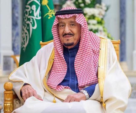 السعودية : الملك سلمان يوجه بتمديد إجازة عيد الفطر