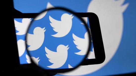 ألمانيا تراقب بقلق تعليق بعض حسابات الصحافيين على منصة تويتر