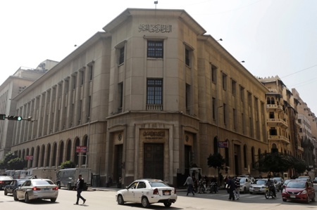 البنك المركزي المصري يرفع أسعار الفائدة 2% 