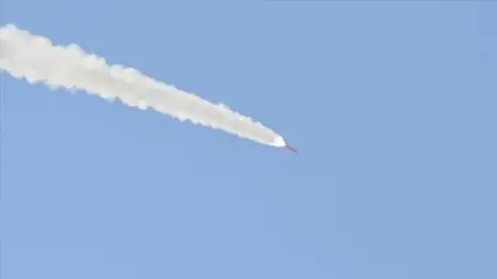 الحوثيون يستهدفون سفينة حاويات كانت متجهة إلى إسرائيل