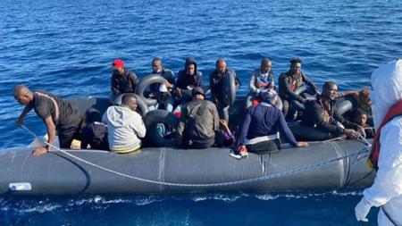 تركيا ..إنقاذ 20 مهاجرا غير نظامي قبالة السواحل الغربية