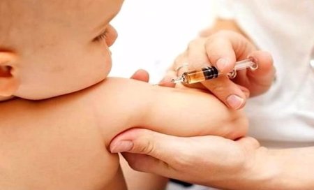 بعد اكتشاف فيروس شلل الأطفال في عينات من الصرف الصحي.. الجهات الصحية ببريطانيا تستنفر