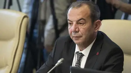 محكمة تركية ترفع الحبس الاحتياطي عن رئيس بلدية بولو المعزول تانجو أوزجان في قضية اعتداء جنسي