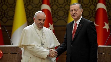 أردوغان يعرب عن حزنه لوفاة البابا فرنسيس