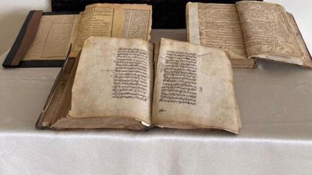 القبض على متهم يبيع مخطوطات أثرية على مواقع التواصل في سيفاس