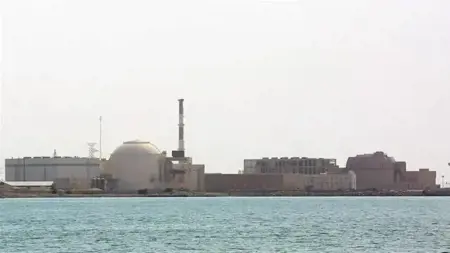 إيران ترد بضربات صاروخية على قواعد أمريكية.. إنذارات في دول الخليج