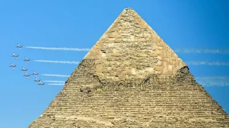 بعد 7 سنوات من البحث.. اكتشاف ممر سري جديد في هرم خوفو بمصر