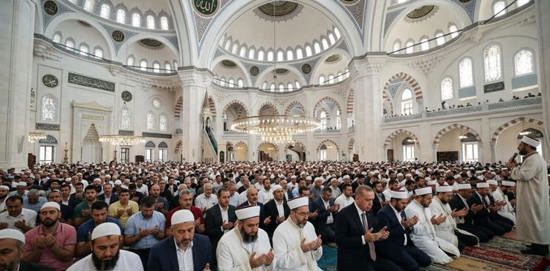 الرئيس أردوغان يؤدي صلاة العيد في إسطنبول 