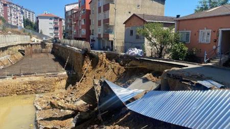 انهيار أرضي في أحد شوارع إسطنبول
