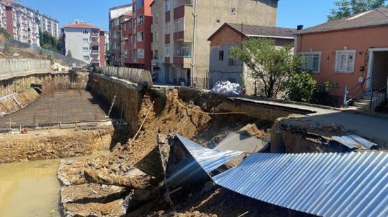 انهيار أرضي في أحد شوارع إسطنبول