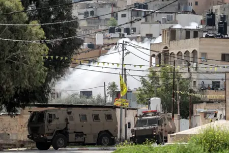 الاحتلال الإسرائيلي يقصف مركبة فلسطينية بجنين ويهدم منزلين بنابلس فجر اليوم