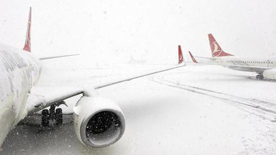 الثلوج تعرقل حركة النقل الجوي في أرضروم وإيجدير