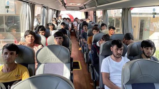 إسطنبول: ترحيل 260 مواطنا أفغانيا إلى بلادهم 