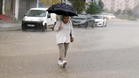 الأرصاد التركية تطلق تحذيراً من العواصف الرعدية لغرب البحر الأسود
