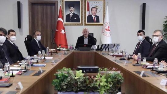 وزير الداخلية التركي يجتمع بمديري الهجرة الإقليمية