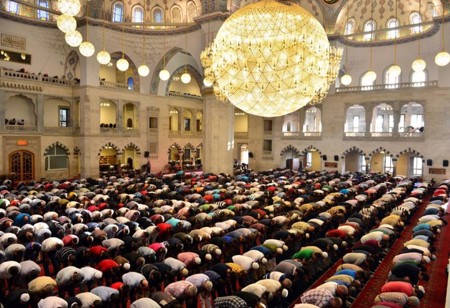 متى وأين فُرضت الصلاة على المسلمين؟