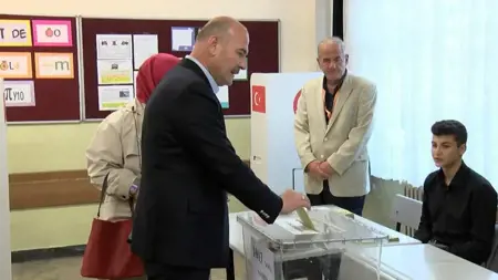 وزيرا الداخلية والعدل يدليان بصوتيهما في الجولة الثانية من الانتخابات