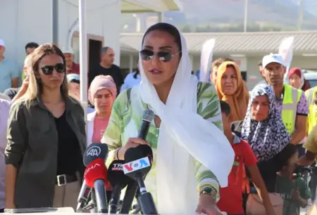 أميرة سعودية تجري زيارة للمناطق المنكوبة بالزلزال في تركيا