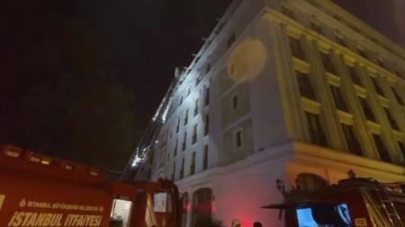 حريق في أحد فنادق منطقة الفاتح باسطنبول