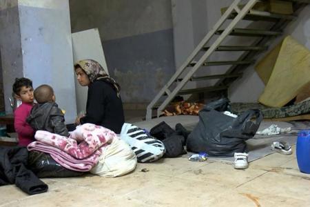 مالك منزل باسطنبول يطرد امرأة سورية حامل وأطفالها الخمسة إلى الشارع بعد ترحيل زوجها بأسبوع