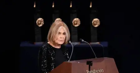 رحيل غلوريا ستاينم عن 92 عاماً: أيقونة الحركة النسوية الأمريكية ومؤسسة مجلة Ms. التي غيرت وجه الصحافة