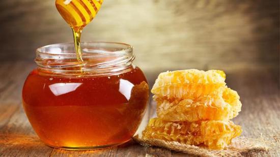 أشهر الأغذية الطبيعية الدوائية.. فوائد العسل الجبلي