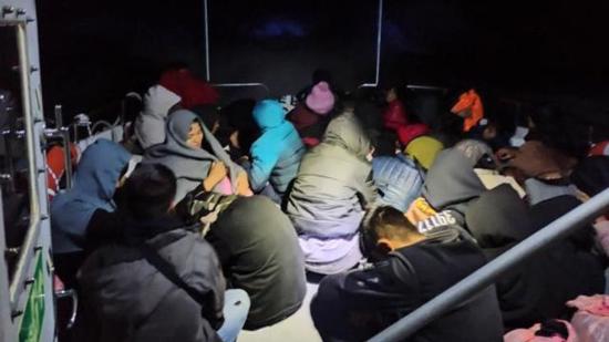 إنقاذ 42 مهاجرًا غير نظامي قبالة سواحل تشاناكلي