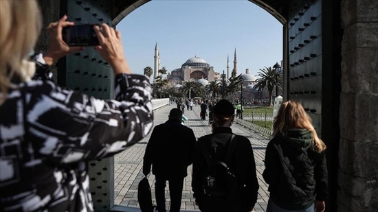 ارتفاع عدد السياح الأجانب في إسطنبول خلال 2022
