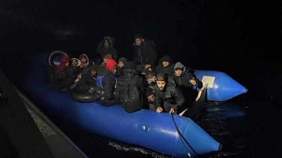 إنقاذ 40 مهاجراً غير نظامي قبالة سواحل إزمير