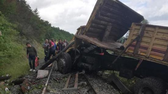 مصرع شخصين في حادث انقلاب شاحنة على سكة حديد في زونغولداك